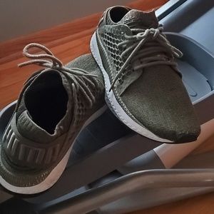 Really Comfy Puma tennis shoes